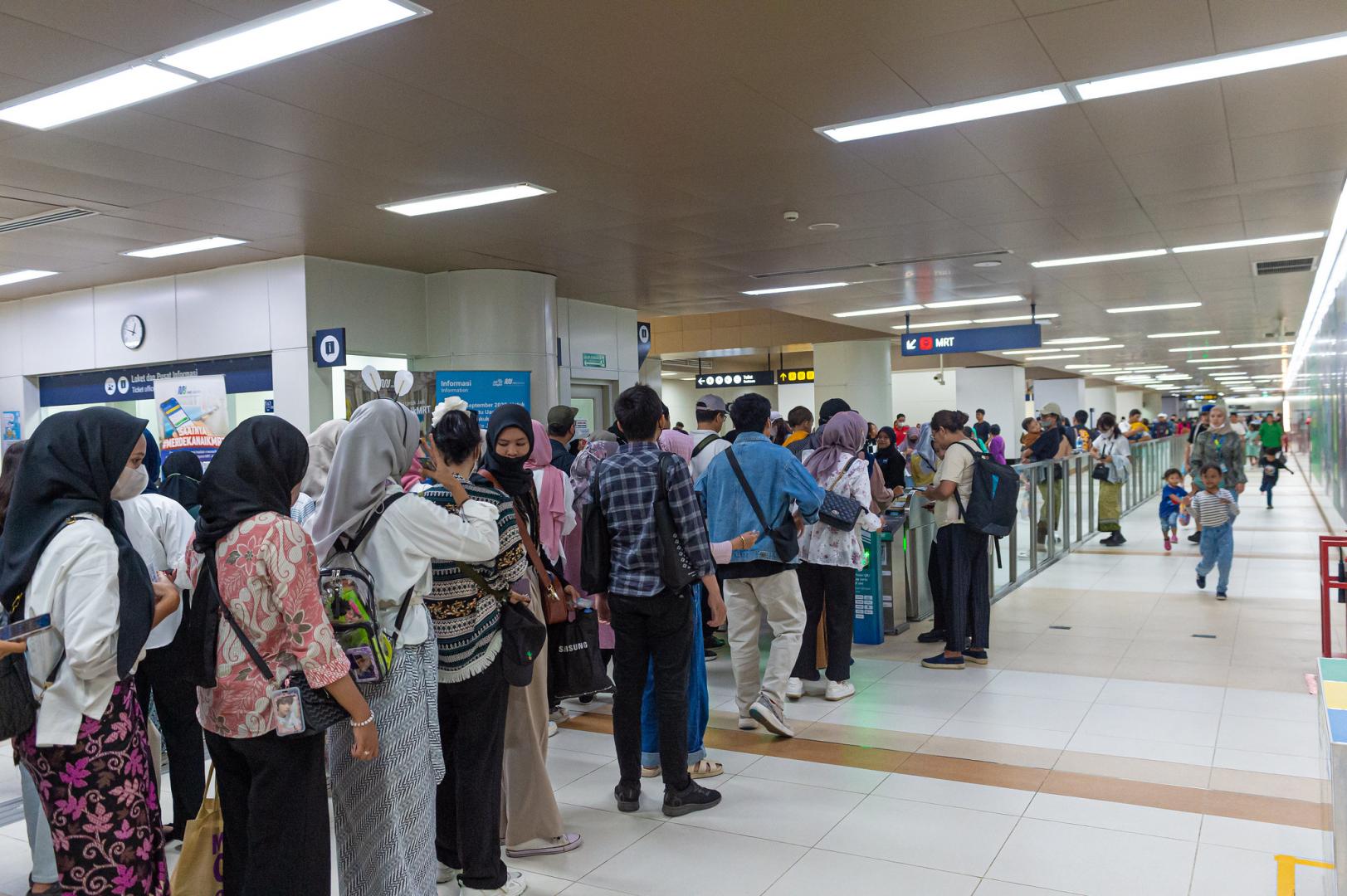 Pengguna Jasa MRT Jakarta Terus Meningkat | MRT Jakarta